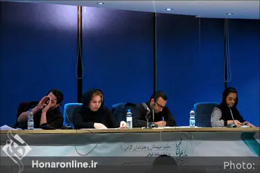 نمایشنامه خوانی نمایش "نگران نباش آدامس بجو" 