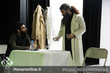 نمایش "مرگ و استعاره" به کارگردانی پوریا جلال وندی در تماشاخانه دیوار چهارم