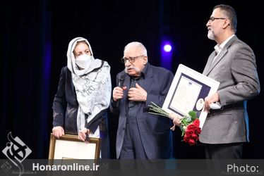 آیین بزرگداشت حکیم نظامی و اهدای نخستین نشان عالی یونسکو به هفت رشته هنری ادبی در تالار وحدت