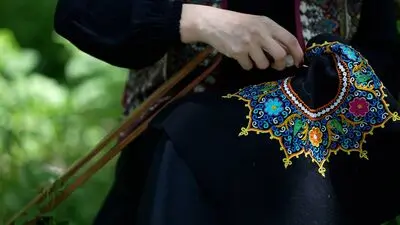 «میراث ابریشم و رنگ»؛ روایتی از هنر رشتی دوزی