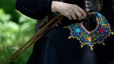 «میراث ابریشم و رنگ»؛ روایتی از هنر رشتی دوزی