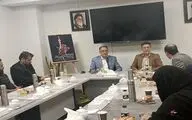 صدا و سیما پول‌های میلیونی به خوانندگانی می‌دهد که حتی زحمت خواندن به خودشان نمی‌دهند