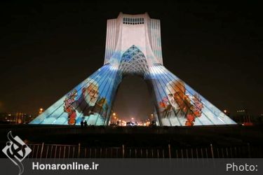 نماد شهر تهران یادمان شهدای مقاومت شد - یاد سردار سلیمانی بر برج آزادی نقش بست