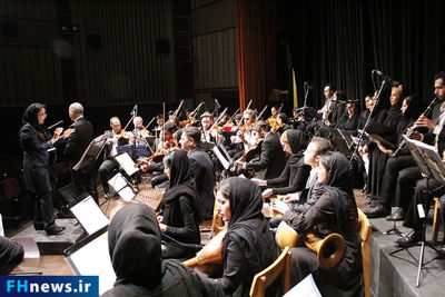 Female Iranian conductor Noz’hat Amiri to lead concert at Fajr  