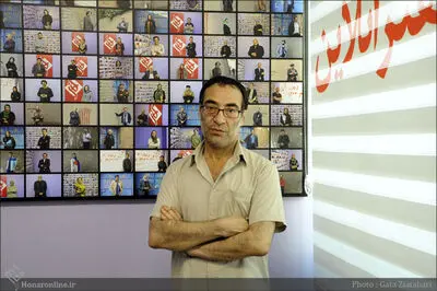 بیژن اخگر از نمایش آثارش در گالری‌های امکان و آب‌انبار می‌گوید | مناظر شورمند و اتوبوس‌های زنده