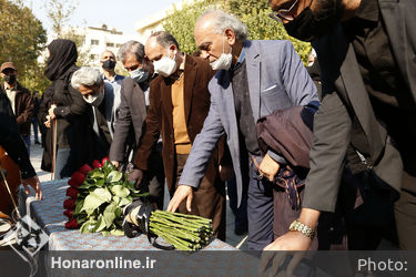 وداع با پیکر پورنگ پورشیرازی نوازنده کنترباس