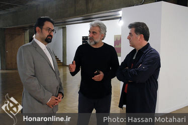 بازدید سید مجتبی حسینی از نمایشگاه بهمن پناهی