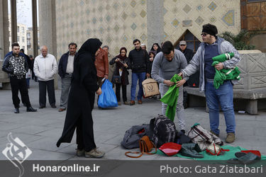 اجرای تئاتر خیابانی به مناسبت ایام فاطمیه در محوطه تئاتر شهر