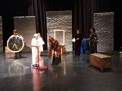 تاکنون بیش از 500 نفر  به تماشای نمایش «صندوقچه مادربزرگ» نشستند