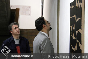 بازدید سید مجتبی حسینی از نمایشگاه بهمن پناهی