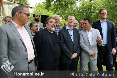 رونمایی از مجسمه ریشه‌ها و سنگ‌ها در موزه هنرهای معاصر