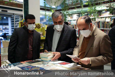 کتابگردی سرپرست معاونت امور هنری در هفته کتاب