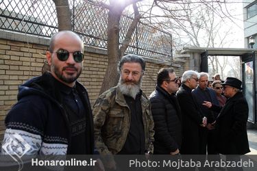 تشییع پیکر علی معلم از مقابل خانه سینما