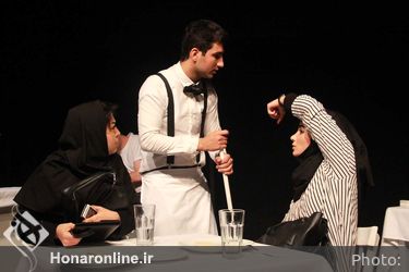 نمایش "ظَمان، مَکان، ذَبان" در خانه نمایش مهرگان