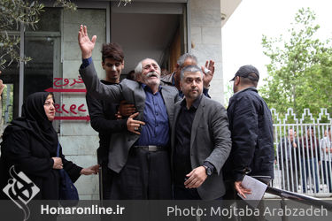 تشییع پیکر عارف لرستانی از مقابل تالار وحدت