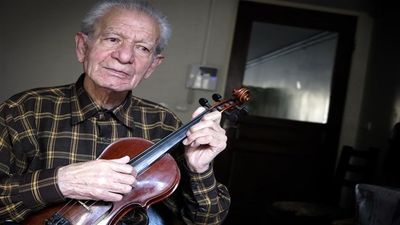 Iran’s luthier Qanbari-Mehr passes away at 94

