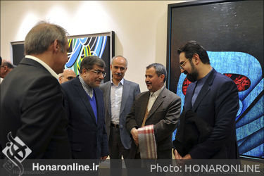 بازدید هنرمندان از آثار دهمین حراج تهران