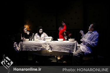 نمایش " دل سگ " در خانه نمایش مهرگان