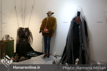 نمایشگاه لباس‌های مفهومی "رو به تهران من" در گالری مستقل تهران