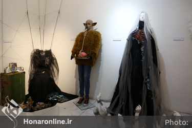 نمایشگاه لباس‌های مفهومی "رو به تهران من" در گالری مستقل تهران