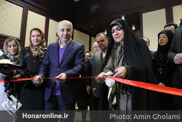 آیین رونمایی از مجموعه لباس های ایرانی با تلفیق سنت و مدرنیته در هتل اسپیناس پالاس