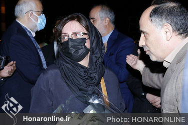 استقبال از پیکر  امیر هوشنگ ابتهاج با جمعی از بزرگان و اهالی فرهنگ و هنر در فرودگاه امام خمینی 