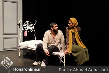 نمایش "خانه نم زده" در تماشاخانه نوفل‌لوشاتو