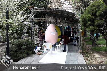  رنگ آمیزی تخم مرغ های نوروزی در بلوار کشاورز