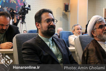 رونمایی از کتاب "چهل سال نمایش" و تقدیر از ۱۰ هنرمند انقلاب 