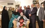 تجلیل و تکریم مدیر عامل صندوق اعتباری هنر از همسر استاد محمد کاسبی