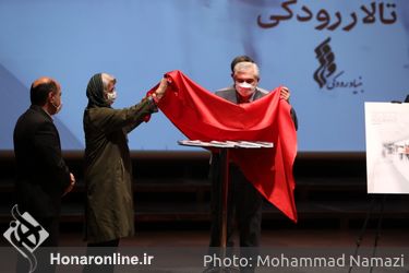 مراسم رونمایی از کتاب «دنیای شیشه‌ای ۲» در تالار رودکی