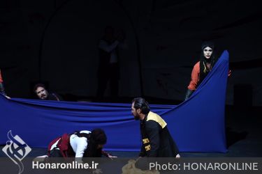 نمايش "سرزمين پدرى" در تالار سایه مجموعه تیاترشهر