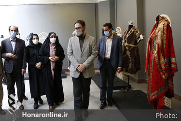 بازدید معاون امور هنری وزارت فرهنگ و ارشاد اسلامی از نمایشگاه لباس عاشورایی