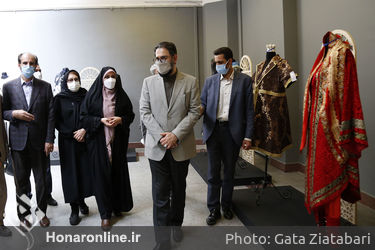 بازدید معاون امور هنری وزارت فرهنگ و ارشاد اسلامی از نمایشگاه لباس عاشورایی