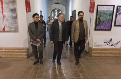 سید عباس صالحی: حلقه مفقود گالری‌ها و رویدادهای دولتی را در "چارسوی هنر" می‌توان جست / دومین بازدید وزیر فرهنگ و ارشاد اسلامی از یازدهمین جشنواره هنرهای تجسمی فجر