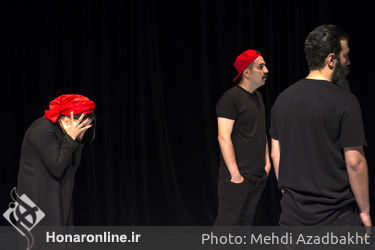 نمایش "گرگ‌ها کروات نمی‌زنند" در عمارت نوفل لوشاتو