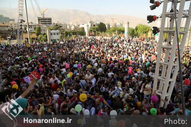 شادپیمایی عروسک‌ها در بوستان آب و آتش‎