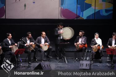 اجرای گروه پایور سعید ثابت-علیرضا فریدون پور و گروه تنبک محمد اسماعیلی.در چهارمین شب جشنواره موسیقی فجر-در تالار وحدت