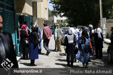 بازدید از کتابخانه آیت الله فاضل خوانساری با حضور جمعی از هنرمندان پیشکسوت به همت صندوق هنر در خوانسار