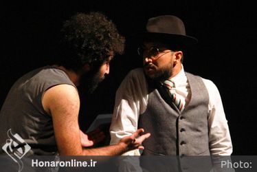 نمایش "دوستان" در تماشاخانه اهورا