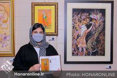 افتتاحیه نمایشگاه و رونمایی از کتاب آسمان هفت رنگ در گالری برمخ