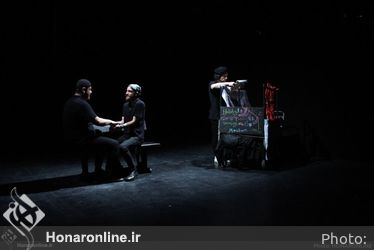 نمایش شبی بیرون از خانه در تماشاخانه مهرگان
