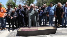 زهرا خوشکام در کنار علی حاتمی به خاک سپرده شد 