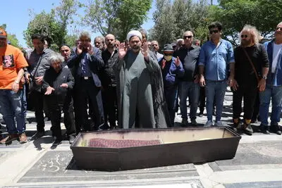 زهرا خوشکام در کنار علی حاتمی به خاک سپرده شد 