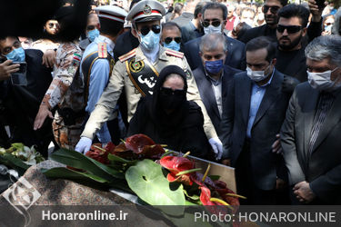 مراسم خاکسپاری زنده یاد محمد‌علی کشاورز