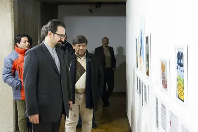 سید محمد مجتبی حسینی: فرهنگ مینوی کشورمان را از زبان هنر به دنیا معرفی کنیم / نمایشگاه ستارگان دهمین جشنواره هنرهای تجسمی فجر افتتاح شد 