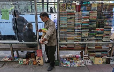 اسکناس‌هایی که به جیب نویسندگان نمی‌رود! / گزارش هنرآنلاین از فروش کتاب به سبک دلالان