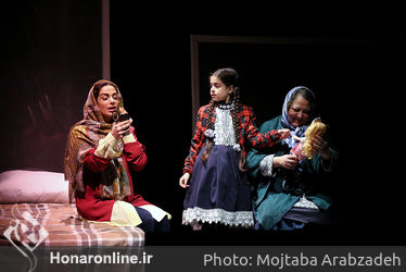 نمایش " ماه در آب " در سالن قشقایی تئاتر شهر