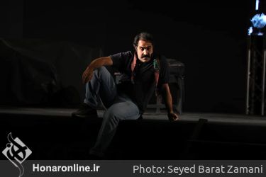 نمایش "عشق روزهای کرونا" در محوطه باز تالار وحدت 