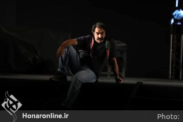نمایش "عشق روزهای کرونا" در محوطه باز تالار وحدت 